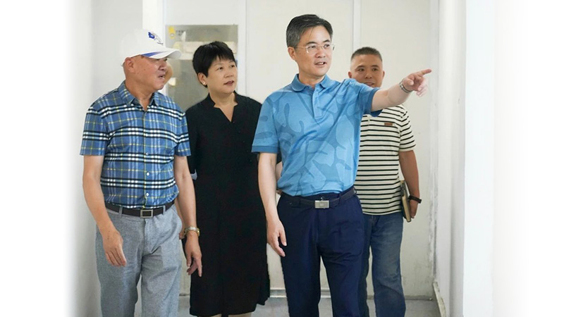 奉贤区政协主席陈勇章赴海湾镇走访调研九游会老哥必备的交流社区论坛制药